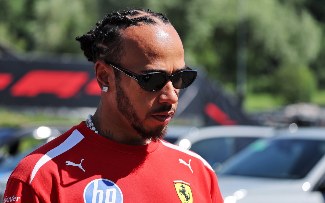 Hamilton insta a Ferrari a seguir impulsando la unidad de potencia tras el "golpe de realidad" en Austria