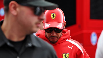 Hamilton verrast door prestaties Ferrari: "We gaan de goede kant op"