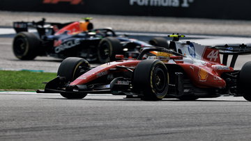 Veelpleger Hamilton ter verantwoording geroepen bij stewards