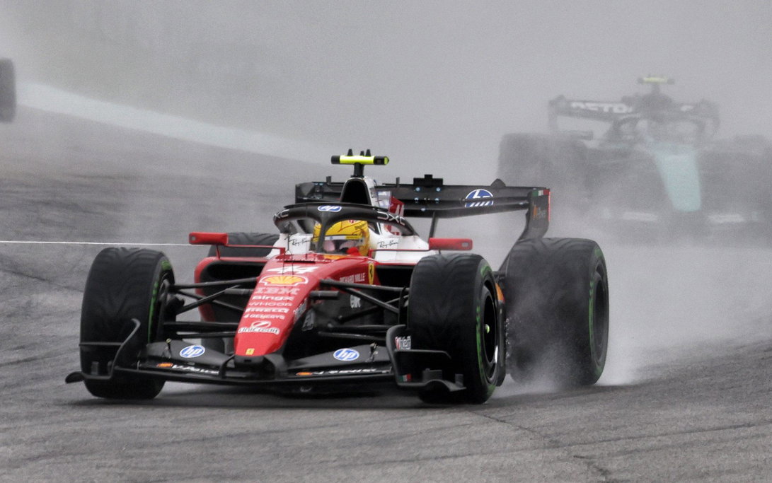 Hamilton race Malaysia rain