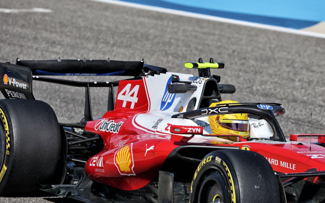 Hamilton rear wing Bahrain 1