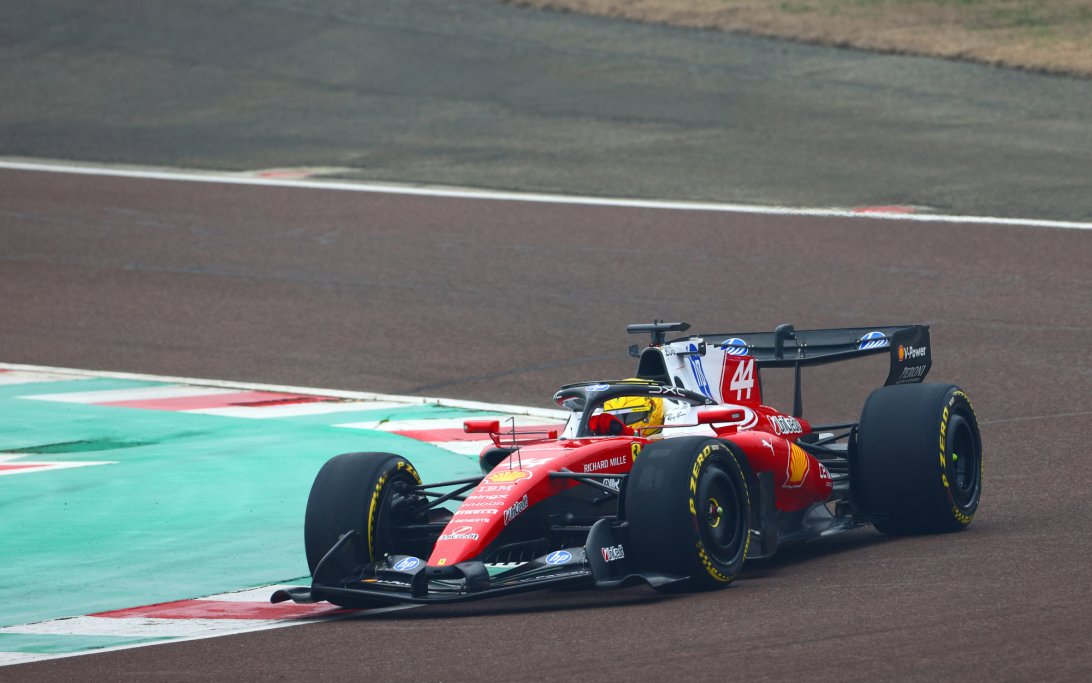 Lewis Hamilton quer teste em seco no carro da Ferrari para 2026