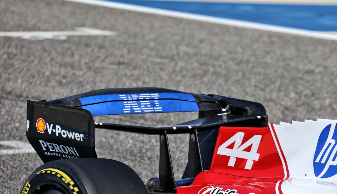 Hamilton rear wing Bahrain 2