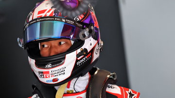 F1 rookie hits mechanic in scary pit lane incident
