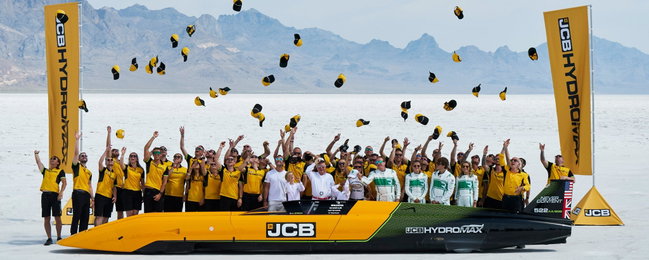© @JCBmachines (via X.com)