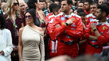 Brundle gaat viral met bodyguard Kardashian: "Je hoeft me niet te duwen, maat"