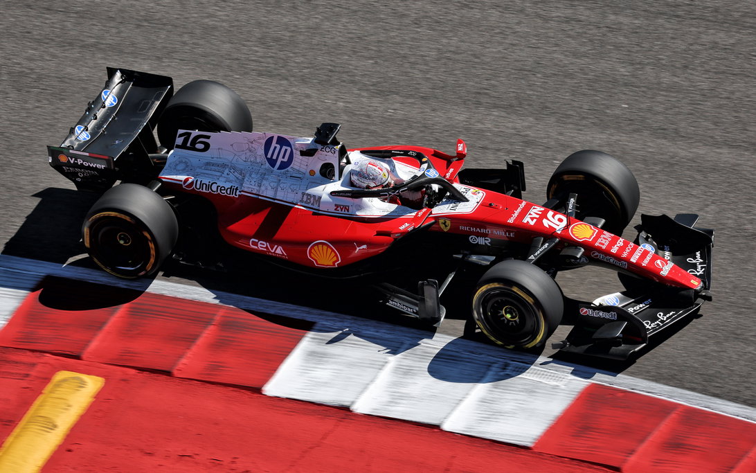 GP dos EUA 2026: Leclerc lidera FP1 com nova atualização aerodinâmica da Ferrari