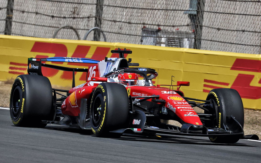 Cambio tardivo dell'ala posteriore della Ferrari messo in dubbio da ex‑stratega