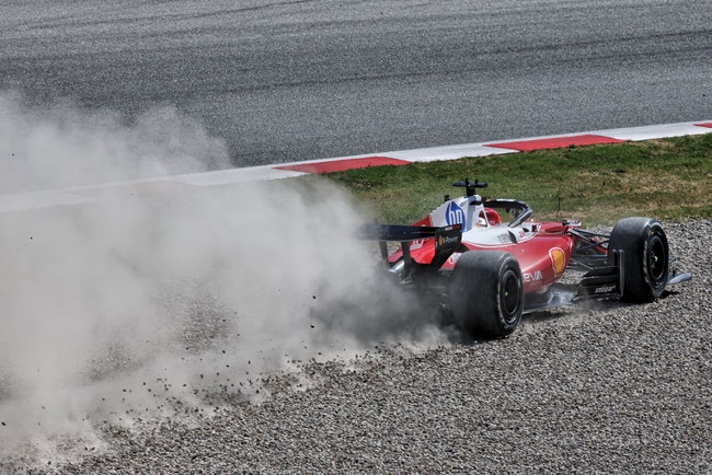 Charles Leclerc (MON) Scuderia Ferrari SF-26 runs wide into retirement from the race.
14.06.2026. Formula 1 World Championship, Rd 7, Barcelona-Catalunya Grand Prix, Barcelona, Spain, Race Day.
- www.xpbimages.com, EMail: requests@xpbimages.com © Copyright: Charniaux / XPB Images