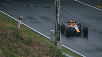 Arvid Lindblad suffers Pirelli tyre test crash at Suzuka