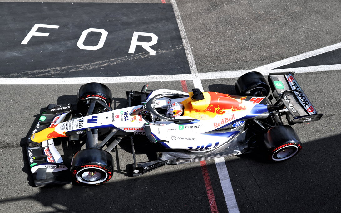 Racing Bulls multata di 5.000€ per rilascio pericoloso di Lindblad nelle qualifiche di Silverstone