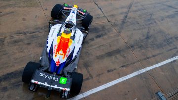 Racing Bulls veroorzaakt rode vlag met eerste technische mankement