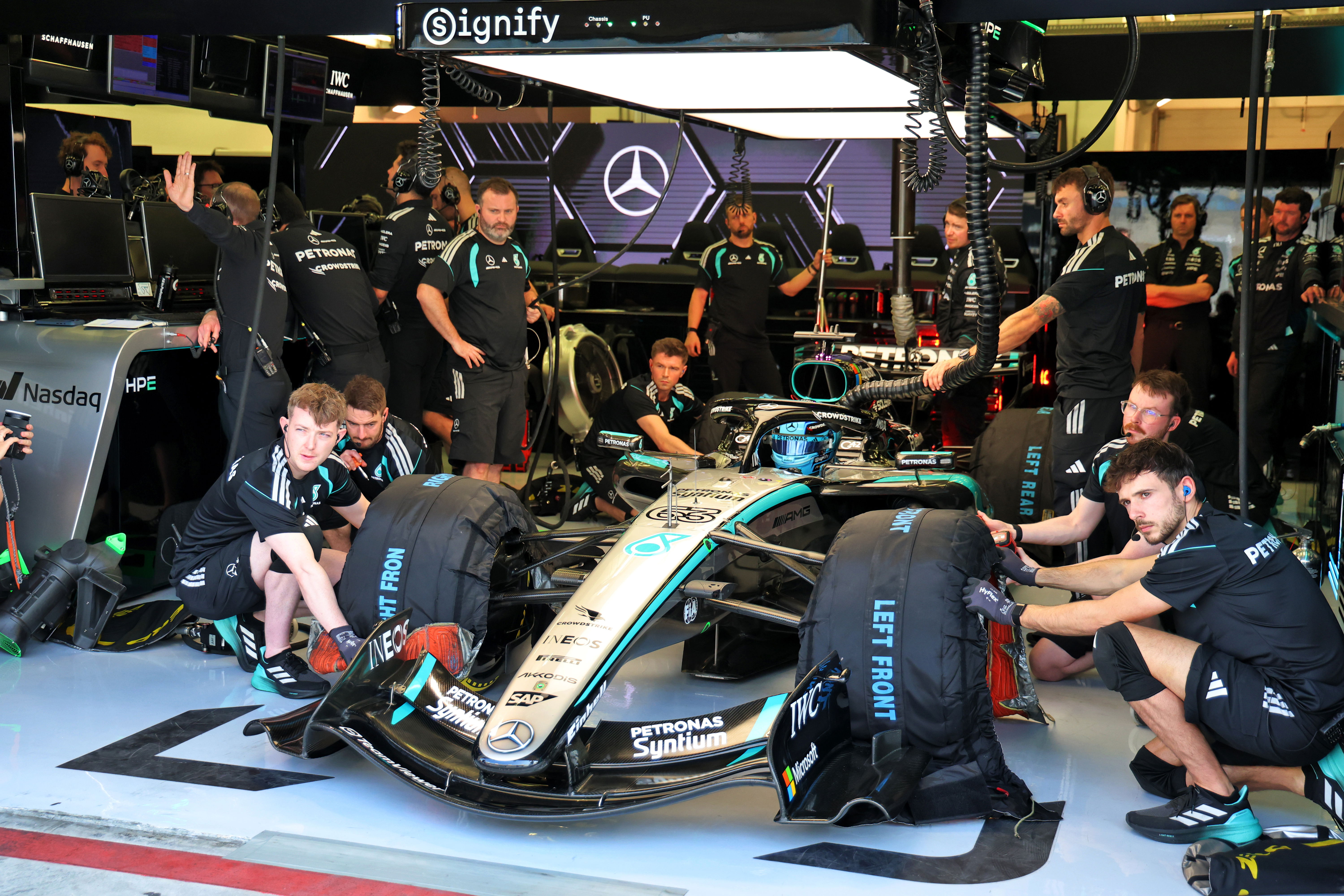 Mercedes garage