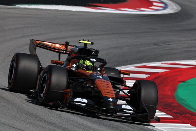 Lando Norris (GBR) McLaren F1 Team MCL40.
13.06.2026. Formula 1 World Championship, Rd 7, Barcelona-Catalunya Grand Prix, Barcelona, Spain, Qualifying Day.
- www.xpbimages.com, EMail: requests@xpbimages.com © Copyright: Coates / XPB Images