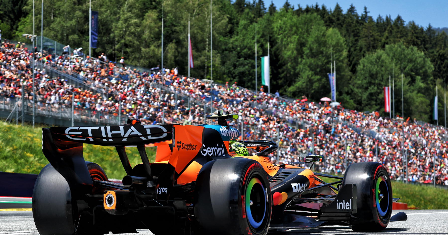 McLaren outline 'biggest headlines' in mixed new F1 era start