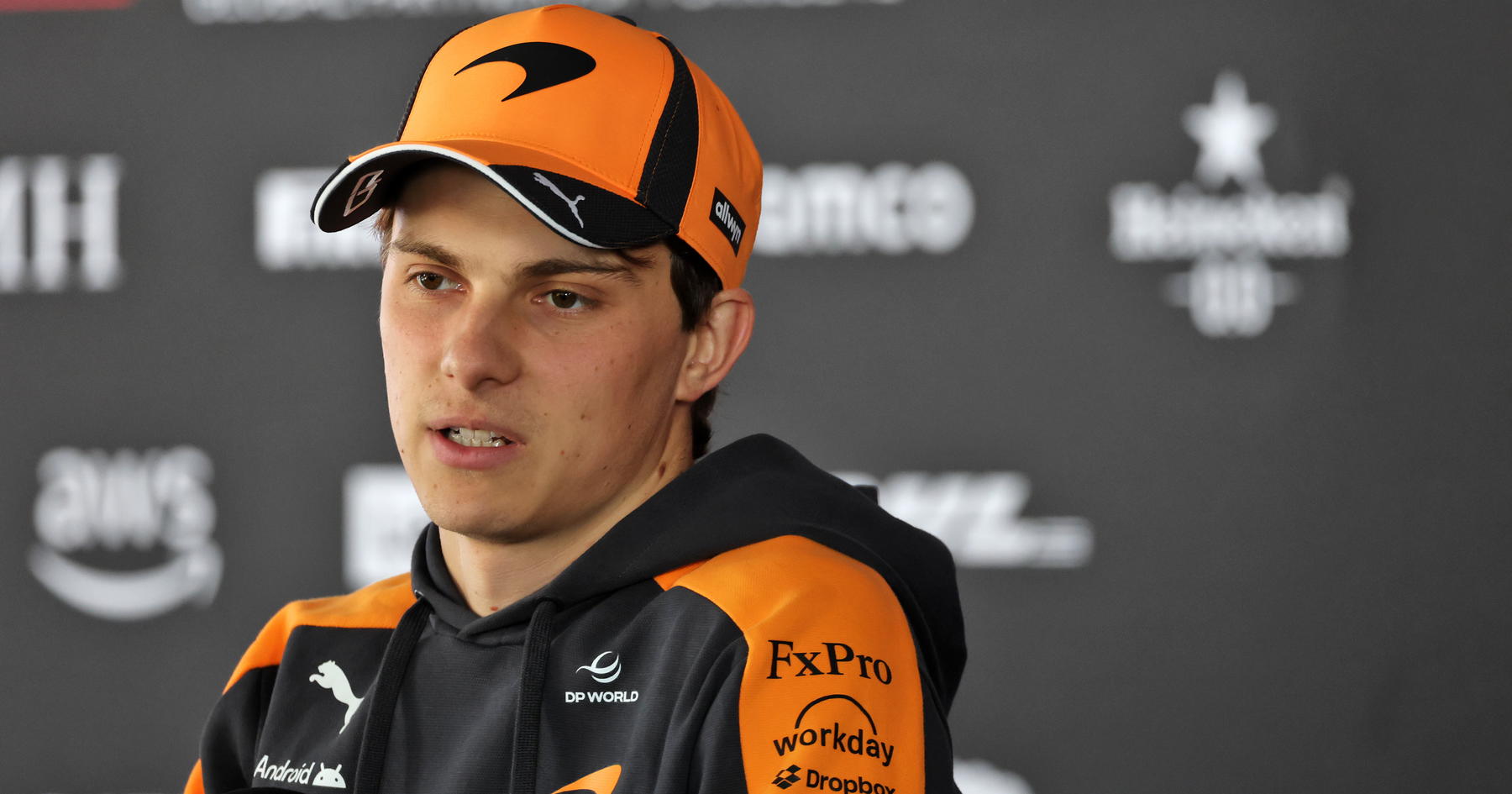 Oscar Piastri confirms Carlos Sainz messages over blue flag fiasco