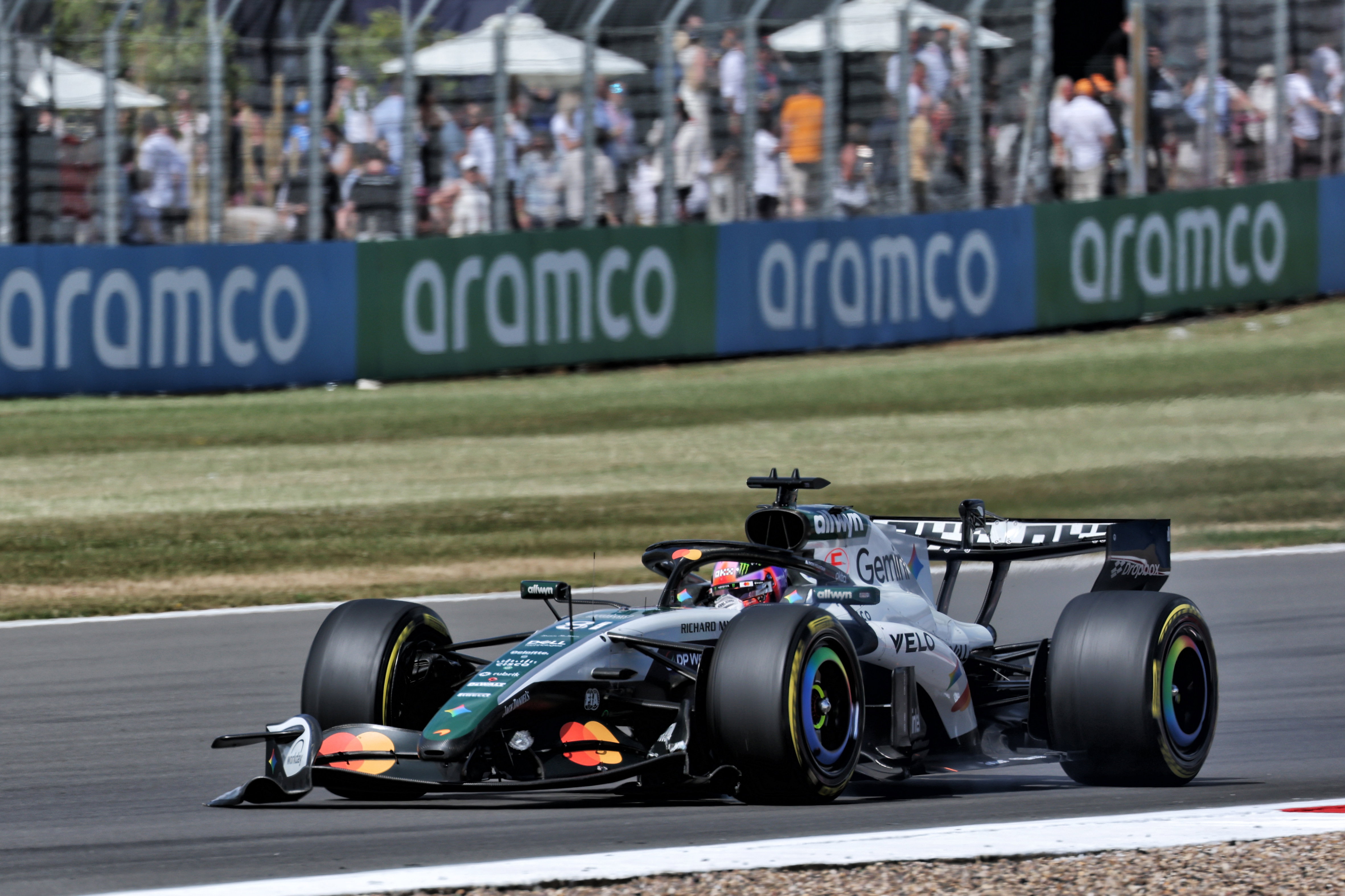 Piastri broken wing Silverstone race