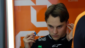 Oscar Piastri suffers unwanted deja vu as same McLaren 'story' repeats