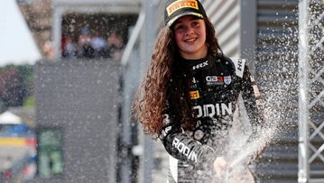 Abbi Pulling makes women in motorsport history with maiden GB3 victory