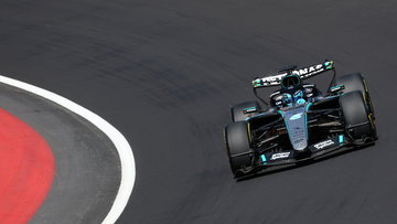 Mercedes: "Verstappen kan ineens opduiken"