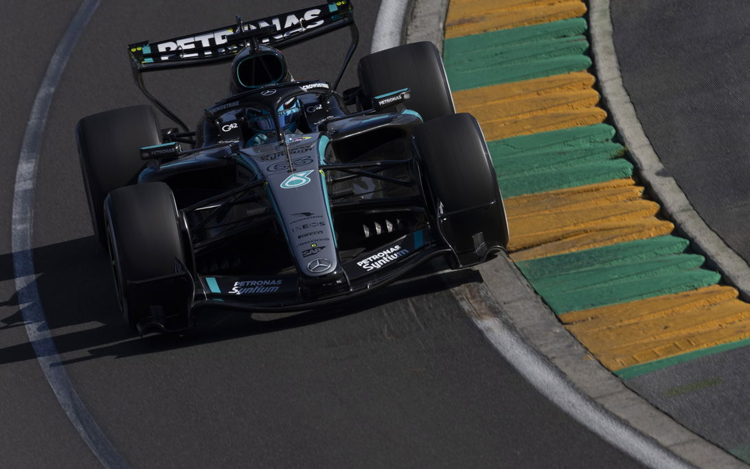Russell dominates final Australian GP practice amid red flags