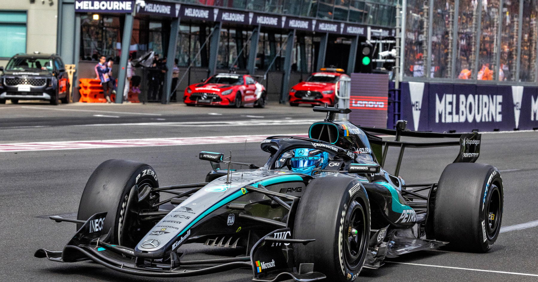 F1 fans deal Mercedes hammer blow as title fight on the horizon