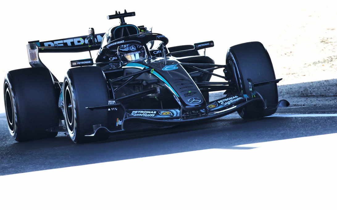 GP de Japón FP1: Russell lidera sesión ajustada salpicada de incidentes, con Mercedes mostrando fortaleza