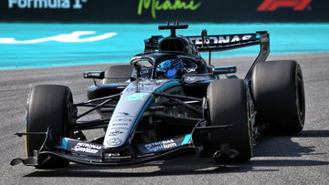 Russell blijft verbijsterd achter na tegenvaller Mercedes: "Dat is heel indrukwekkend"