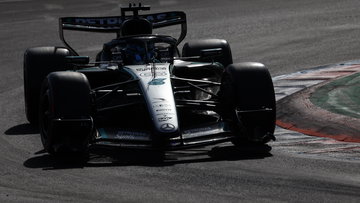 Russell blijft bij standpunt: "Verstappen trapte vol op de rem!"