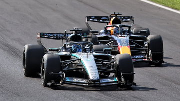 Russell voelt hete adem Verstappen en Red Bull in de nek