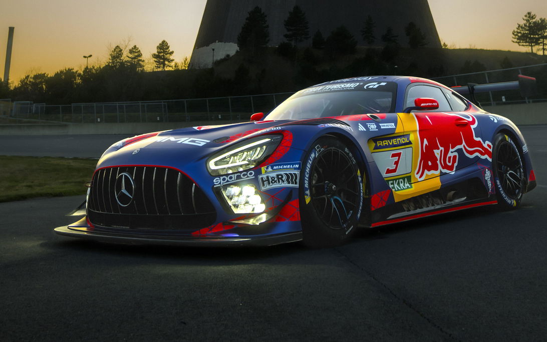 Team Verstappen stops at Zandvoort before heading to the Nürburgring