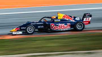 Sterke Coronel slaat gelijk dubbelslag in Spaanse F4