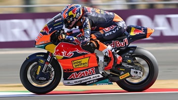Niet-topfitte Veijer crasht uit Moto2-race op Silverstone in dramatisch weekend