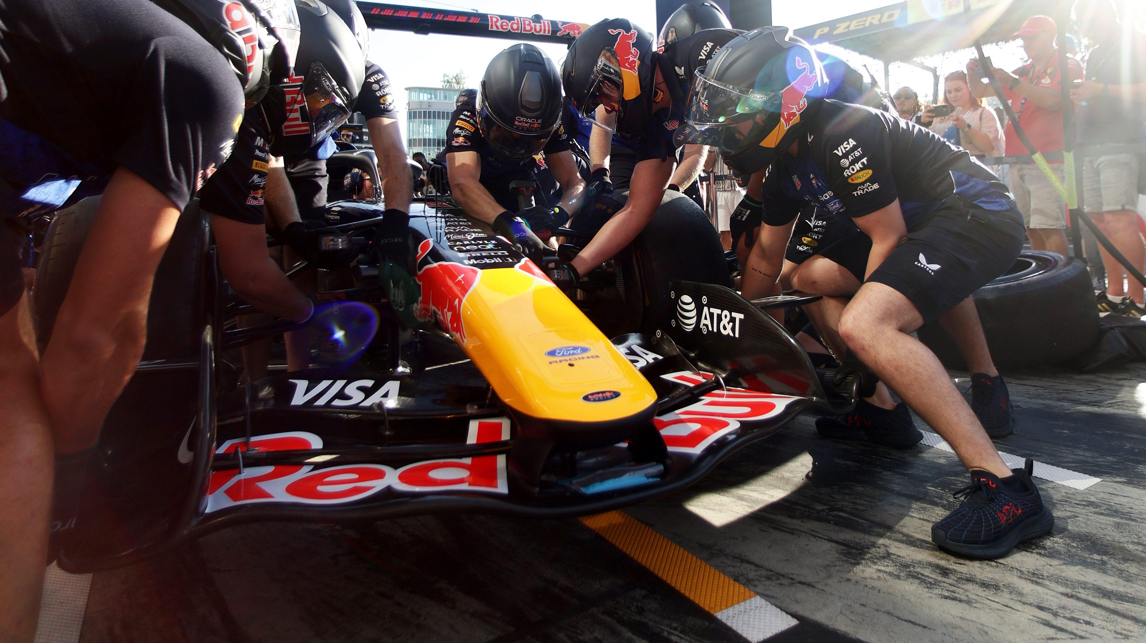 Red Bull pitstop practice