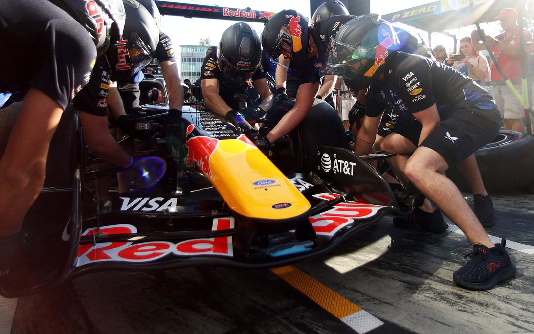 Red Bull pitstop practice