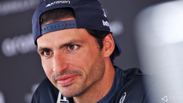 Sainz stipt 'geluk' van Hamilton aan: "Dan hadden we deze Lewis niet gezien"