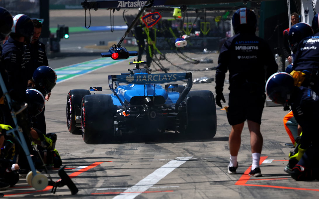 Carlos Sainz avoids penalty after investigation into Japanese GP practice incident