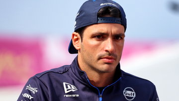 Sainz haalt uit naar FIA na waarschuwing over 'onvermijdelijk' ongeluk