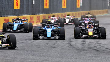 Sainz beklaagt zich over Verstappen, Max reageert
