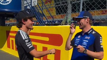Verstappen remt niet voor Antonelli: "Ik geef je twee Mercedessen vandaag!"