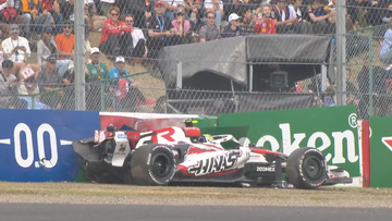 Bearman veroorzaakt safety car met angstaanjagende klapper