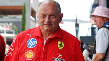 Ferrari-teambaas keert terug in F1-paddock Monaco na ziekenhuisopname