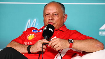 Ferrari rekent op extra boost in jacht op Mercedes