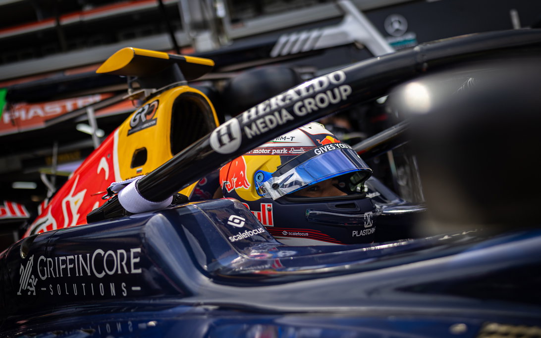Red Bull de olho em Tsolov para vaga na Racing Bulls em 2027