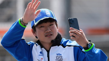 Tsunoda knipoogt naar F1-teams na knappe invalbeurt: "Bel me!"