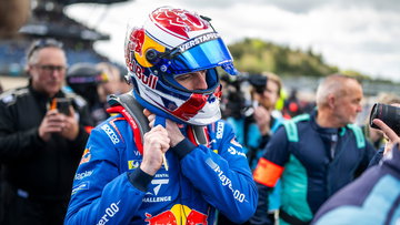 Nordschleife-legende geniet van 'bizarre' Verstappen: "Maar zo gedraagt hij zich niet!"