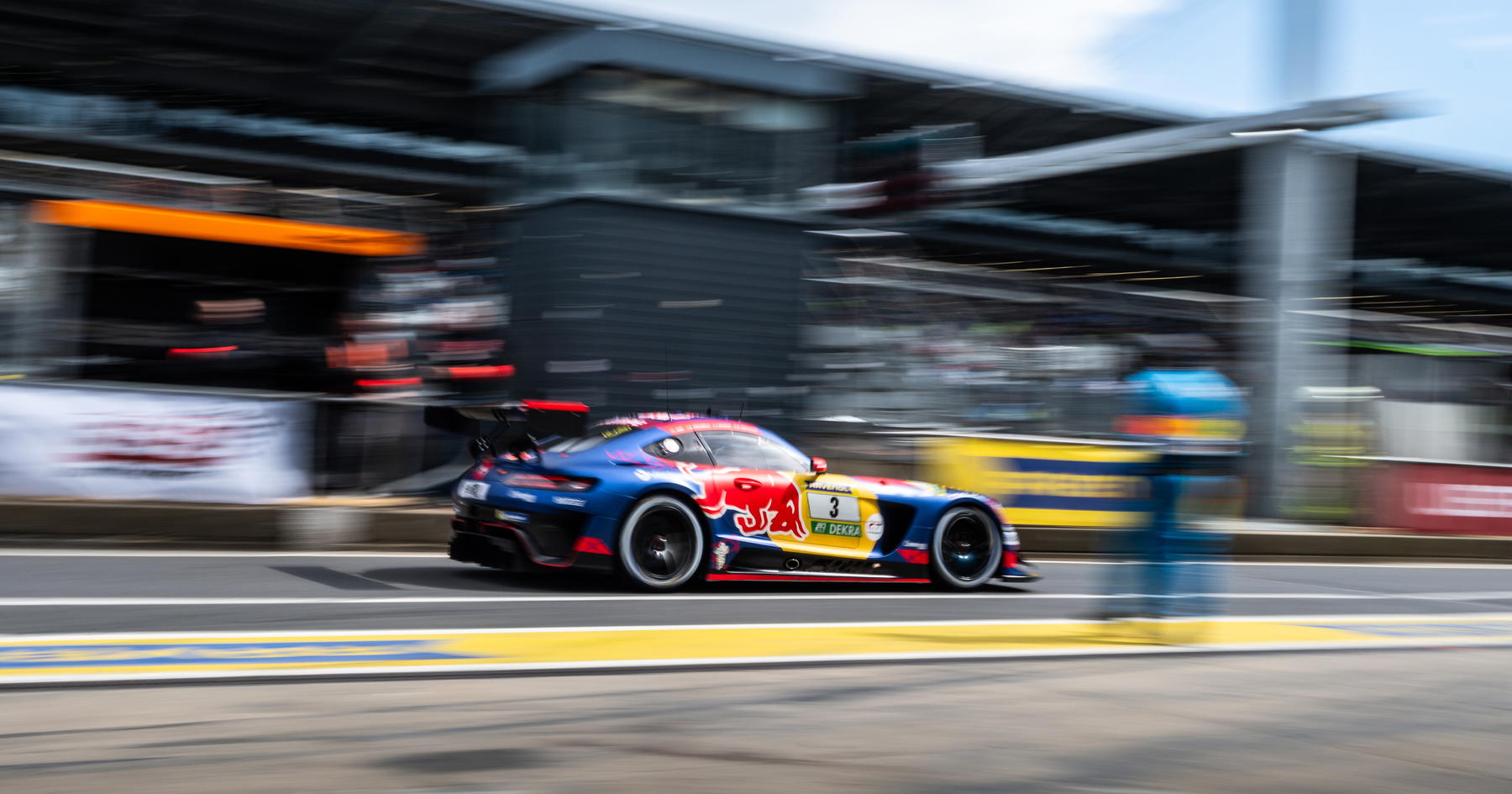 Strong Max Verstappen shows teeth as thrilling Nurburgring 24 Hours nears end