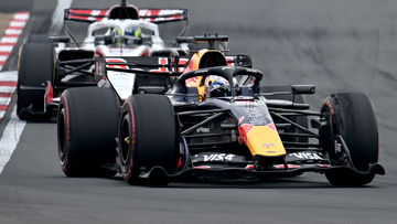 Verstappen slikt bittere pil met uitvalbeurt in China, primeur voor Antonelli