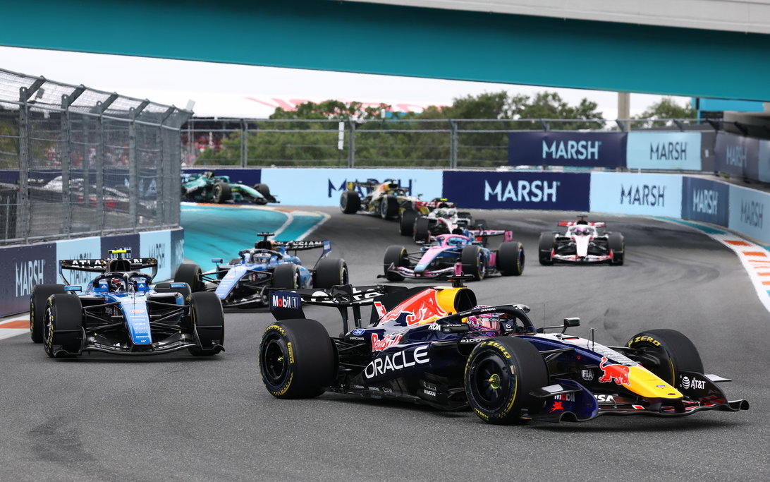 Verstappen dismisses Sainz criticism, calls midfield 'a jungle'