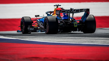 Verstappen staat versteld door gele vlag-situatie: "Dat is nogal gek"